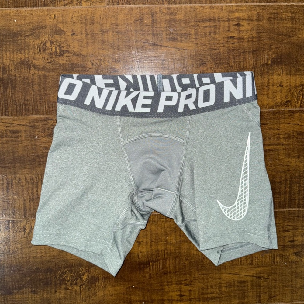 NWOT Nike Pro Gray Compression Shorts, boys XS
